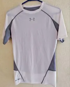 Under Armour METAL フィットネスシャツ ホワイト/グレー