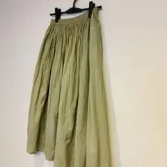 フレアシルエットの薄緑色ロングスカート　M〜L