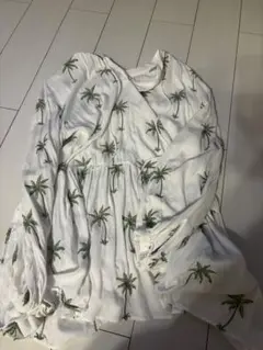 H&M 限定　ヤシの木柄　刺繍ブラウス
