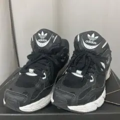 adidas ブラック スニーカー 23.5cm 黒