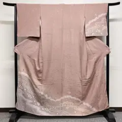 くすみのあるピンクに絞りと刺繍の訪問着 着物