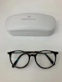 スワロフスキーのメガネ、ケースとメガネ拭きのセット(5、8A)