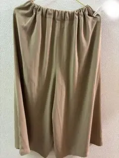 ベージュ　ロング丈パンツ