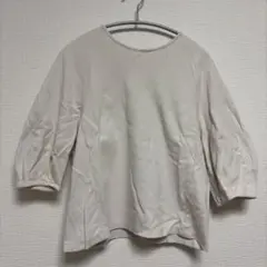 ベージュ トップス