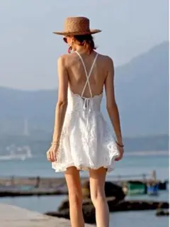 夏の海にぴったり！シンプルミニワンピース