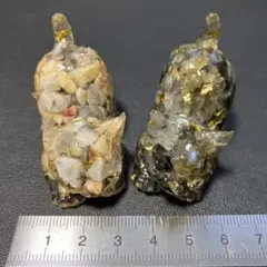 猫の置物　2個　天然石の細石使用