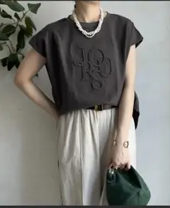 DouDou エンボスバックジップTEE