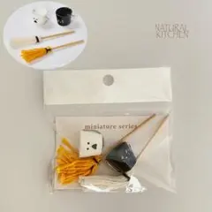 ナチュラルキッチン　ハロウィン　ミニチュアセットモップとバケツネコとオバケ