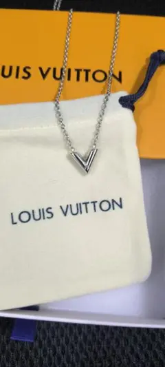 Louis Vuitton 銀色 V ロゴネックレス 極美品