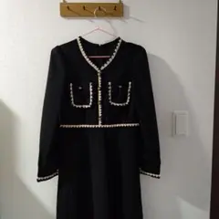 ブラックドレス 長袖 ボタン付き