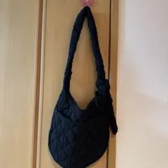 GU キルティングショルダーバッグ　大容量　黒