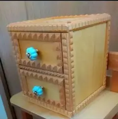 木製彫刻模様の2段チェスト