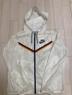 ナイキ　ウインドブレーカー　クリーム色