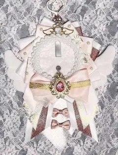 痛ロゼット　白　ピンク　赤ラメリボン　柄リボン　羽