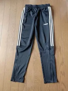 adidas アディダス 3本ライン 150 黒パンツ ダメージあり