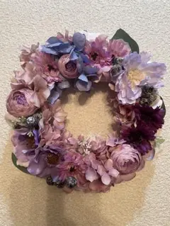 紫系の花のリース