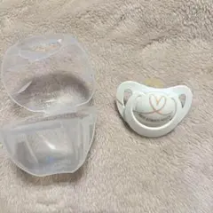 ヌーク　NUK おしゃぶり ハートマーク ケース付き　my first nuk