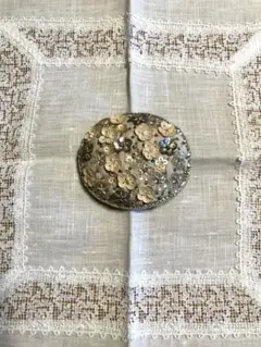 タマス　tamas アンティークビーズ　刺繍 グレー ブローチ　ミナペルホネン タマス tamas アンティークビーズ 刺繍 グレー ブローチ ミナ