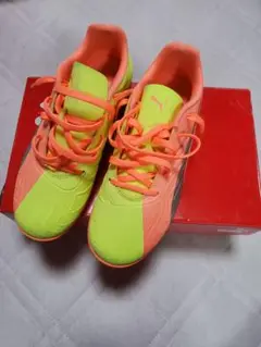 Puma ONE ネオンオレンジ/イエロー サッカーシューズ