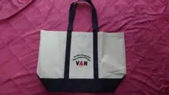 VAN トートバッグ ホワイト/ネイビー