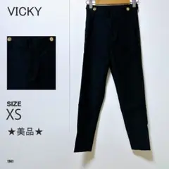 VICKY テーパードパンツ ブラック ゴールドボタン スリムシルエット