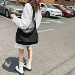 ニュースペーパーバッグ　黒　ブラック　メッセンジャー　古着　大容量　男女兼用