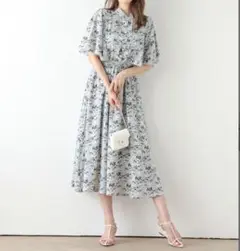 【新品未使用】花柄フレアスリーブロングワンピース