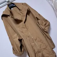 ベージュ フード付きトレンチコート