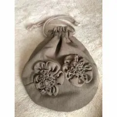 ベージュ 花モチーフ 巾着袋 中型