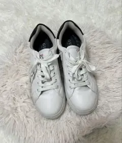 GUESS ホワイト スニーカー