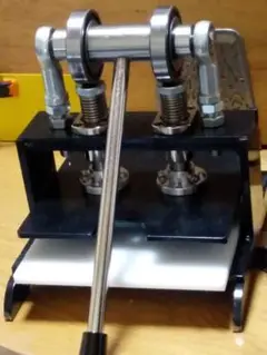 午前中お得な価格！革の型抜き　ハンドプレス機　　レザークラフト