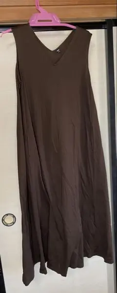 ユニクロ　ブラウンノースリーブロングワンピース　M