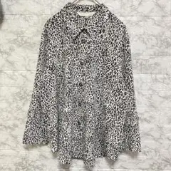 ｍｃ²　ユニセックス　FREEサイズ　ヒョウ柄　フレア袖シャツ　ホワイトグレー
