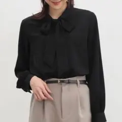 GLACIER ハニーズ リボン付き黒長袖シャツ