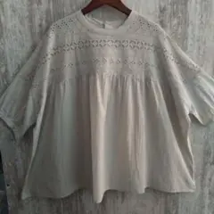 新品！刺繍ブラウス グレージュ