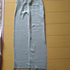 シルバーラメタイトスカート