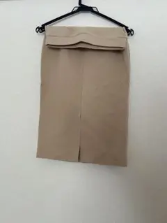 ベージュ タイトスカート スリット入り