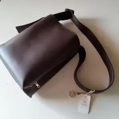 Bermosaサイドジップ レクタングルショルダーバッグ