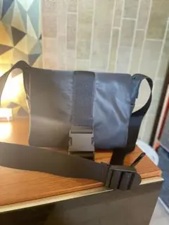 【即完売品】COS UTILITY BUCKLE MESSENGER BAG