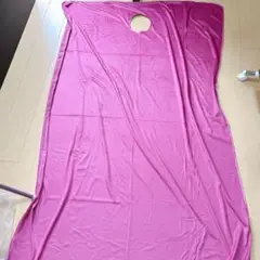 ピンクの生地 約120cm x 200cm 首穴付き