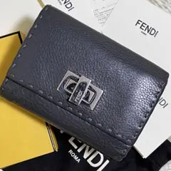 美品✨FENDI 折り財布 ピーカブー セレリア ダークグレー ターンロック
