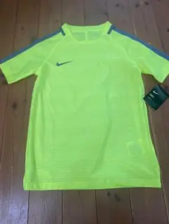 新品Nike DRI-FIT 半袖シャツ 140cm 蛍光イエロー
