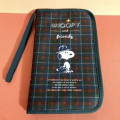 スヌーピー　やりくり上手のマルチポーチ