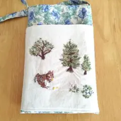 刺繍付き布製ショルダーバッグ