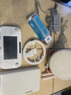 Wii U 本体 + ゲームパッド + 周辺機器
