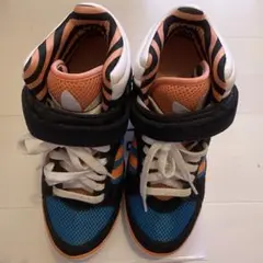 adidas originals アンバーライトウェッジスニーカー 2ne1