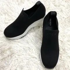 美品 オアモア orMORE ヒールアップスニーカー 撥水加工　厚底 23.5