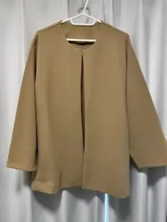 ノーカラージャケット ベージュ