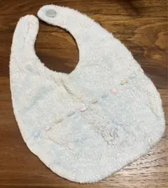 フィヨデュベベ　水色刺繍スタイ　よだれかけ