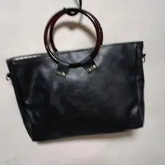 黒い合成皮革トートバッグ